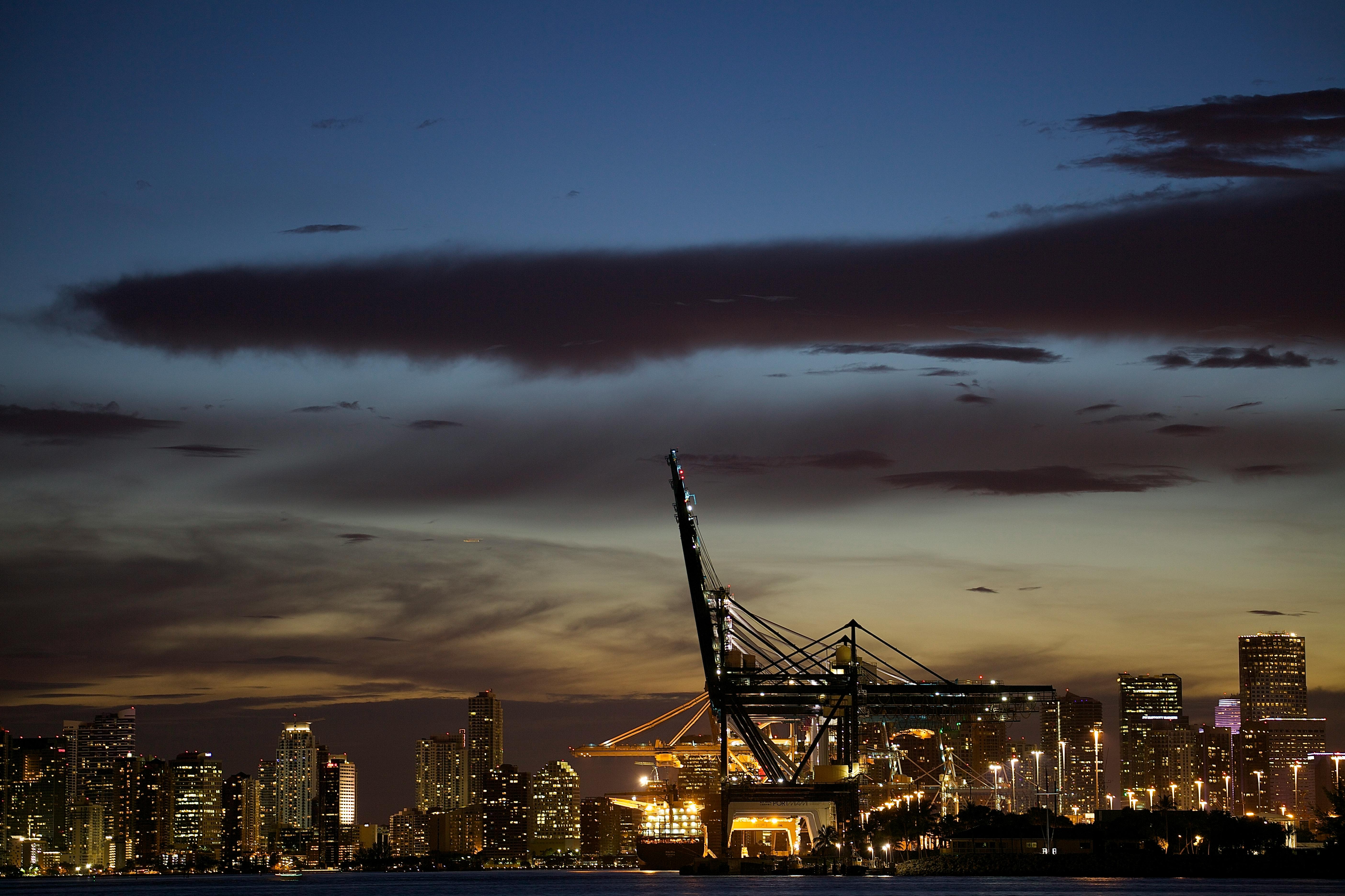 Miami, FL city skyline wallpaper, 5616x3744