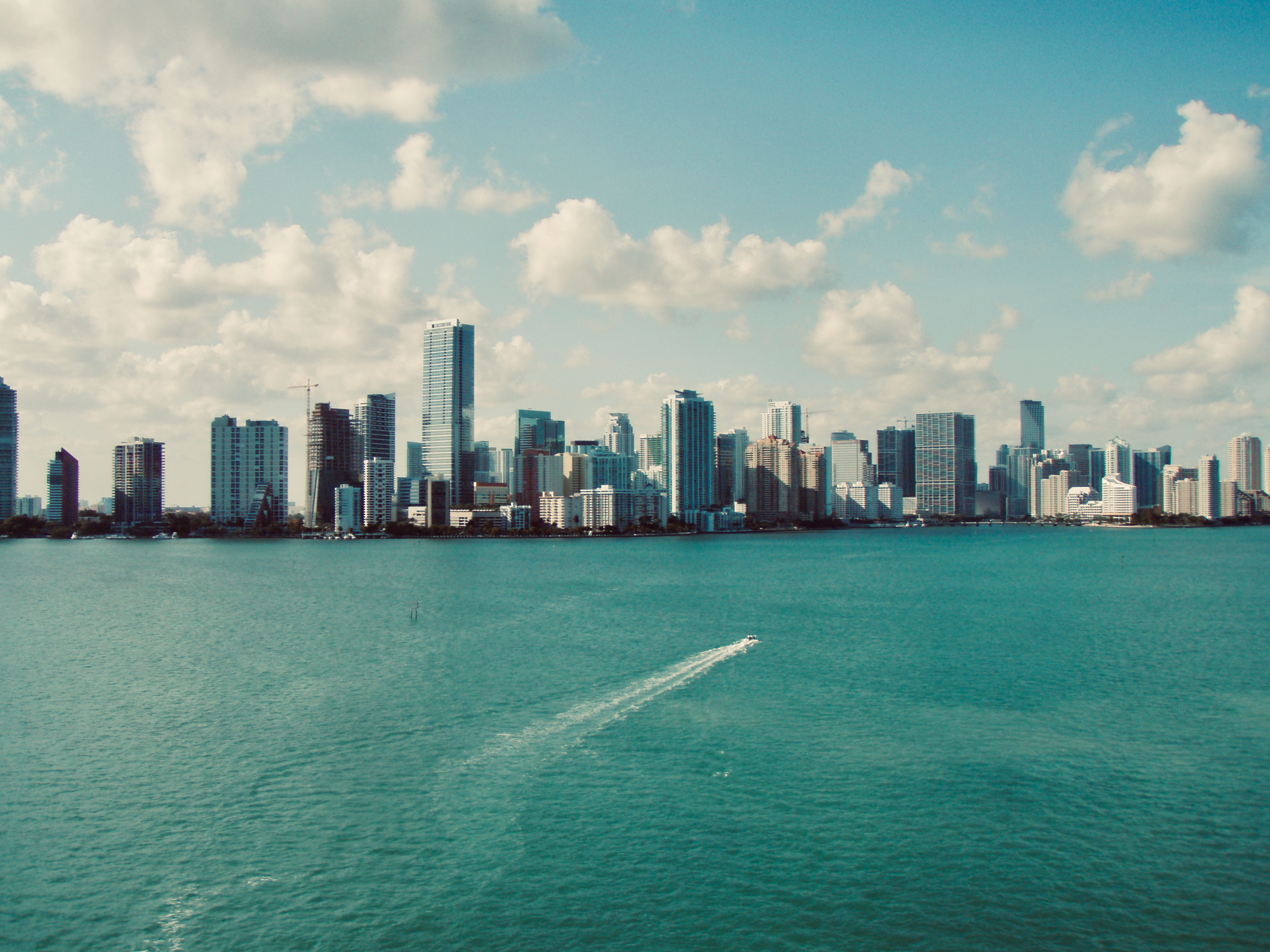 Miami, FL city skyline wallpaper, 3057x2292