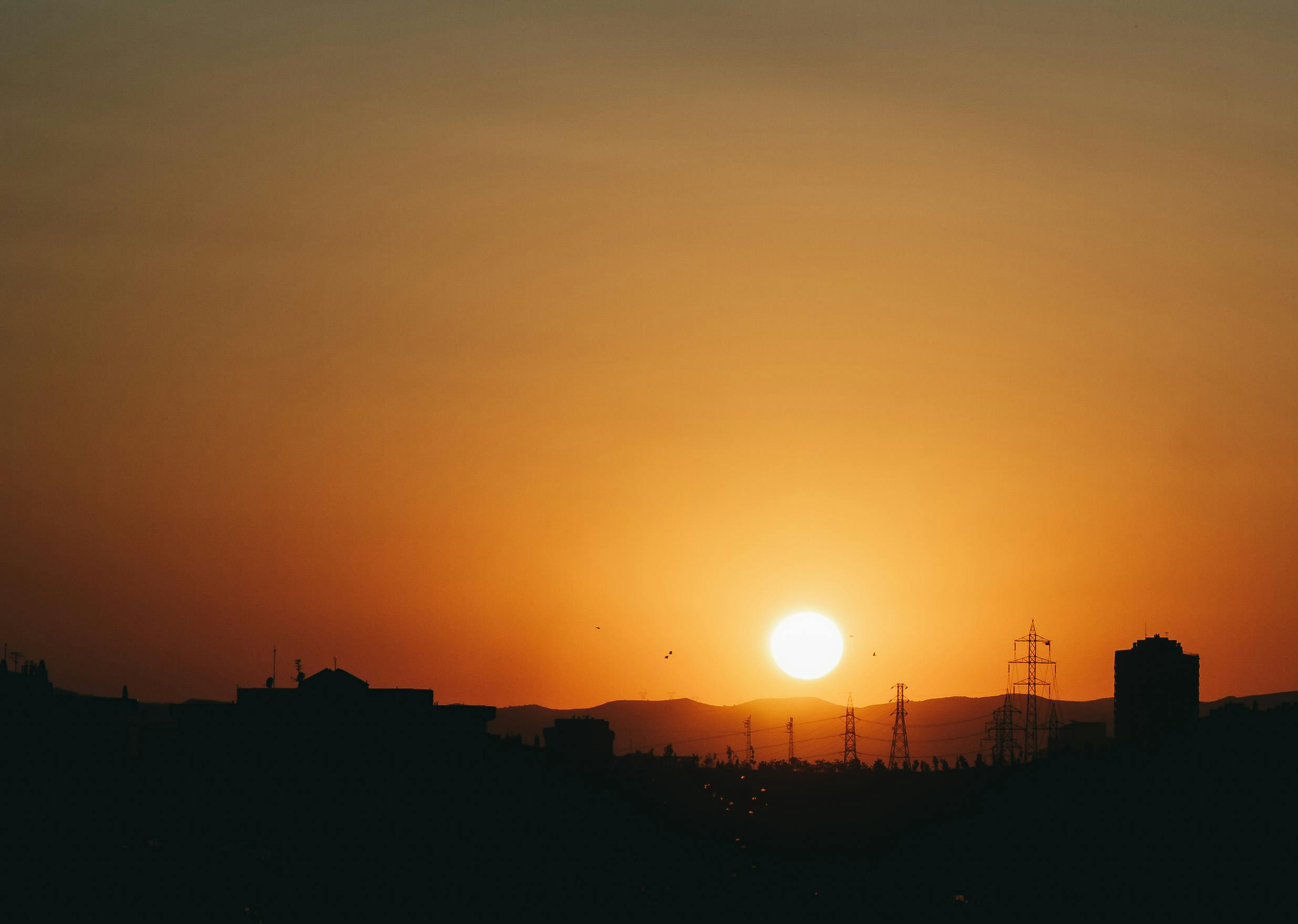 City Skyline Sunset city skyline wallpaper at sunset, 2472x1760