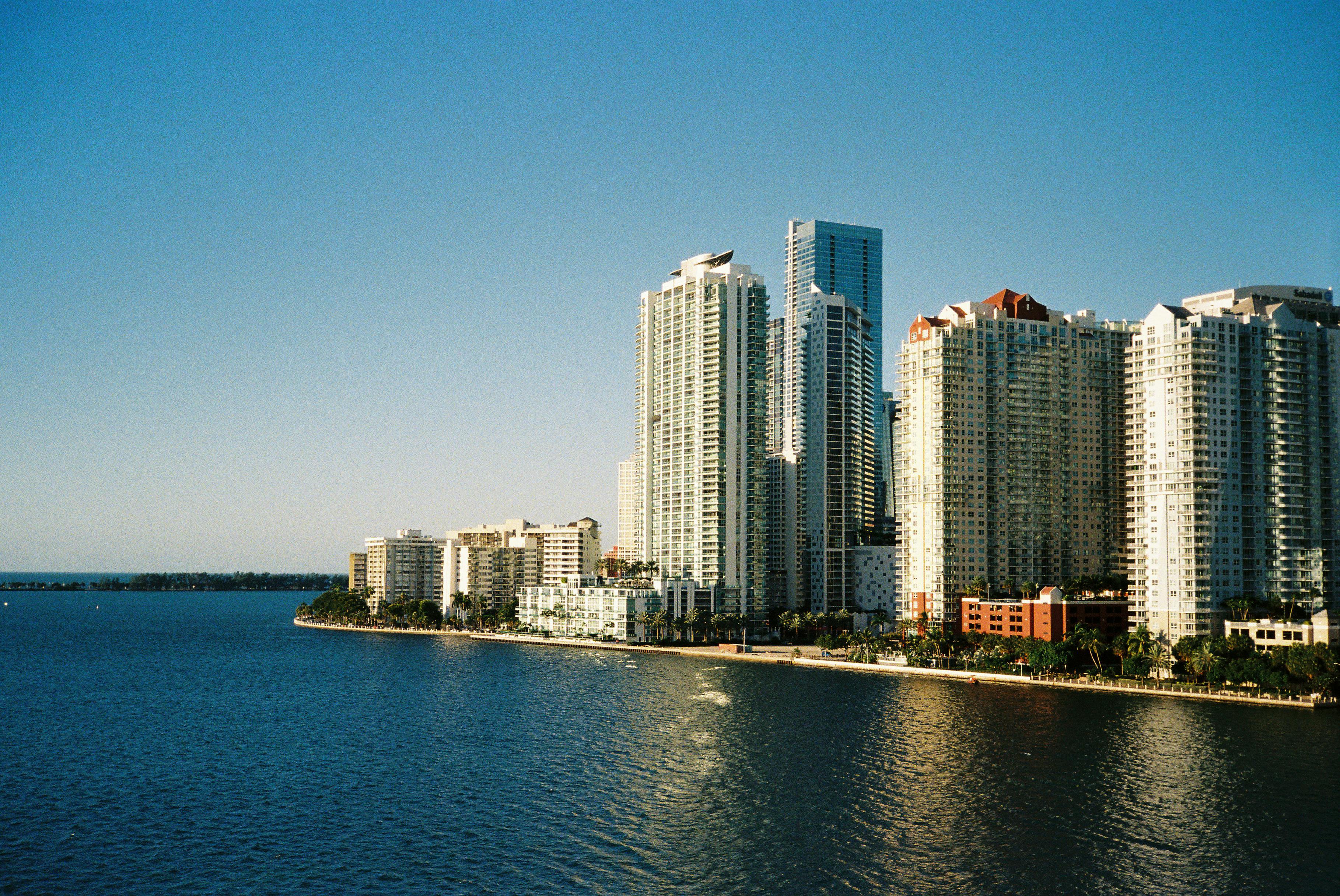 Miami, FL city skyline wallpaper, 3637x2433