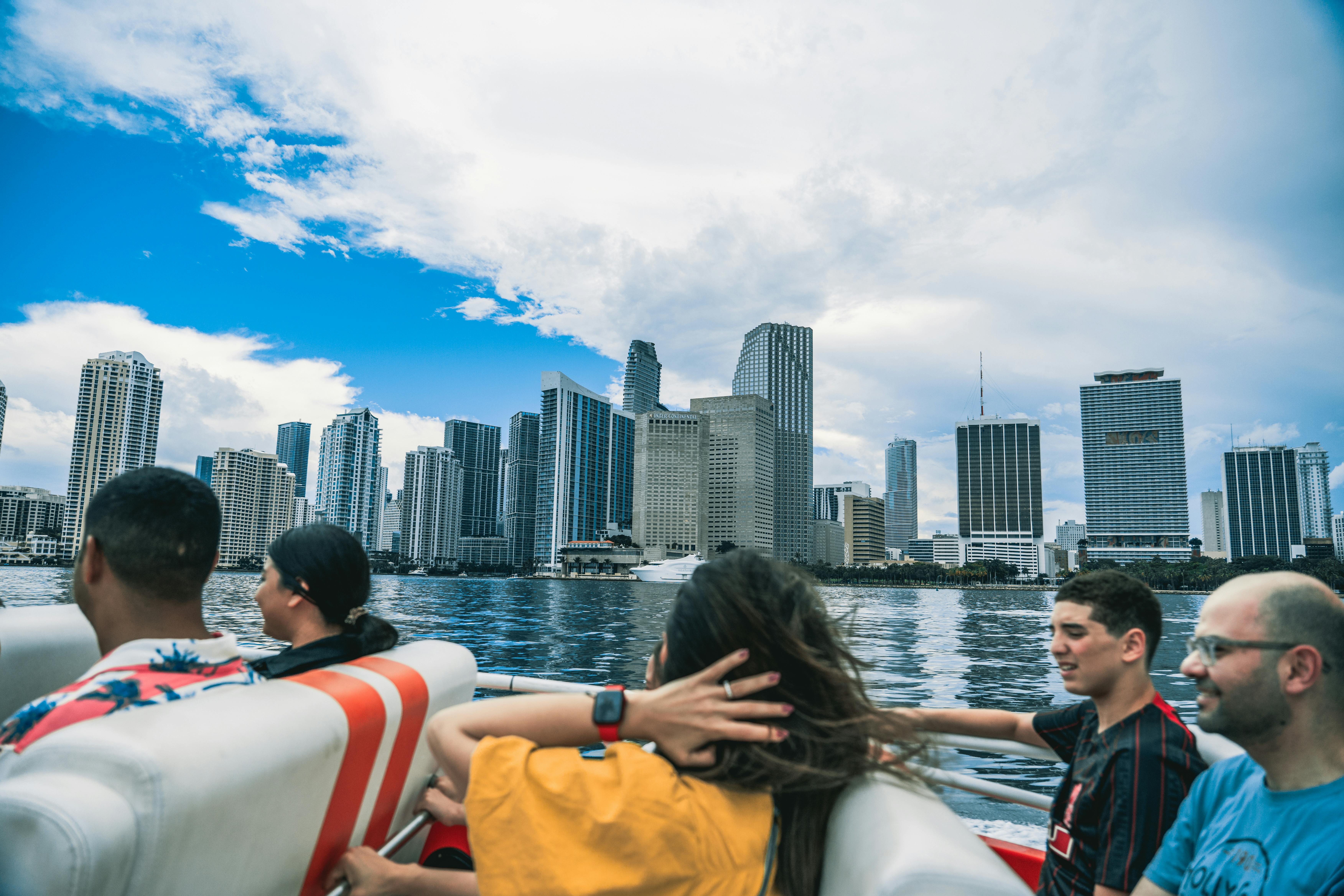 Miami, FL city skyline wallpaper, 7008x4672