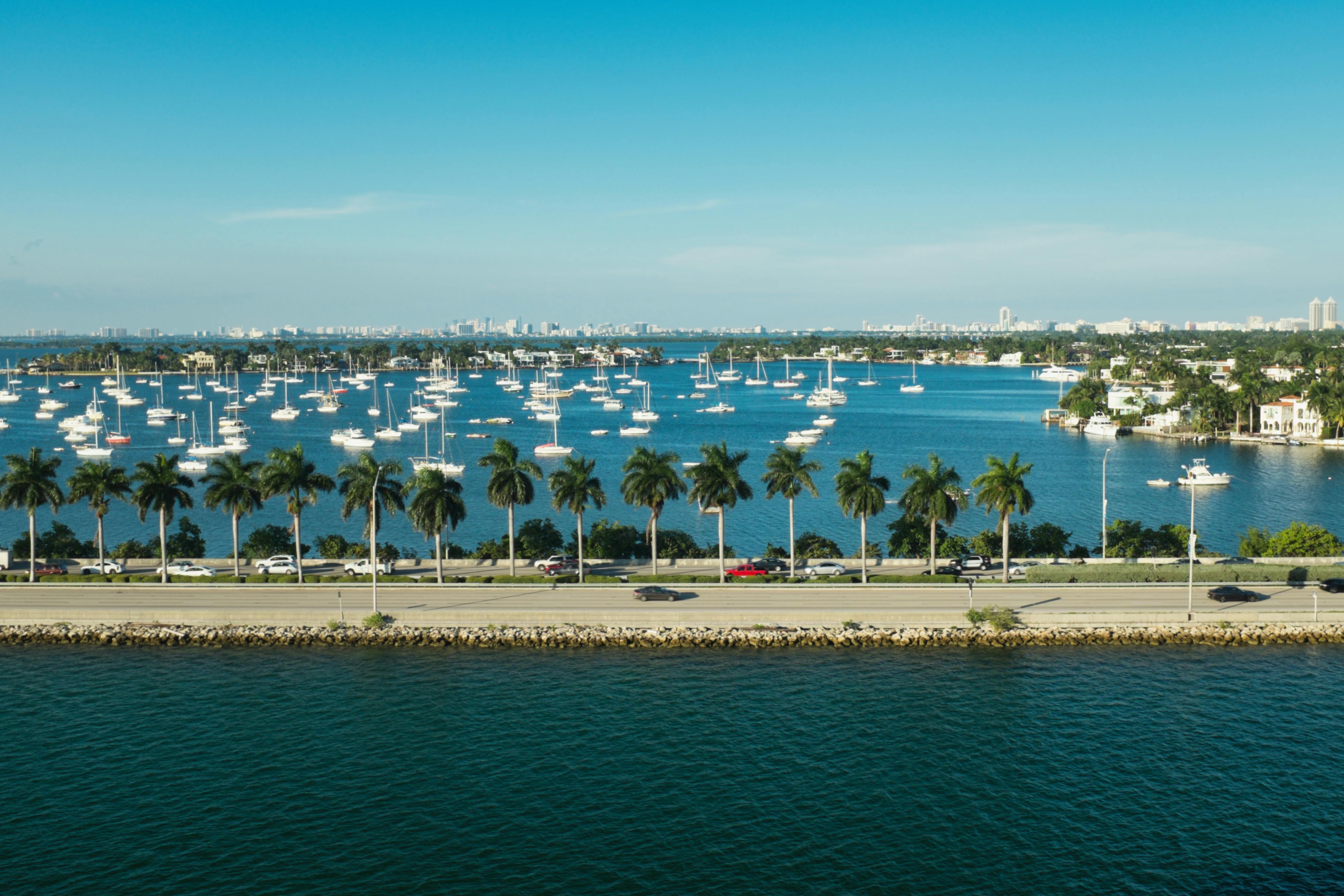 Miami, FL city skyline wallpaper, 4210x2807