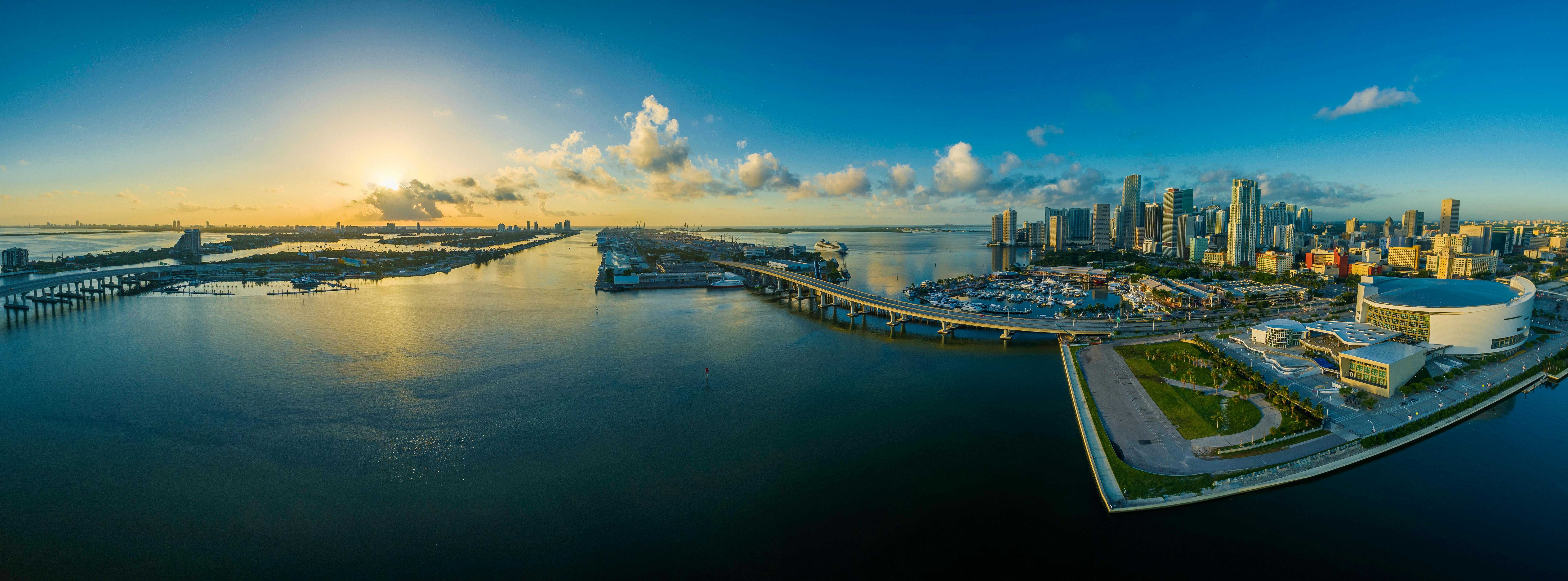 Miami, FL city skyline wallpaper, 8192x3037
