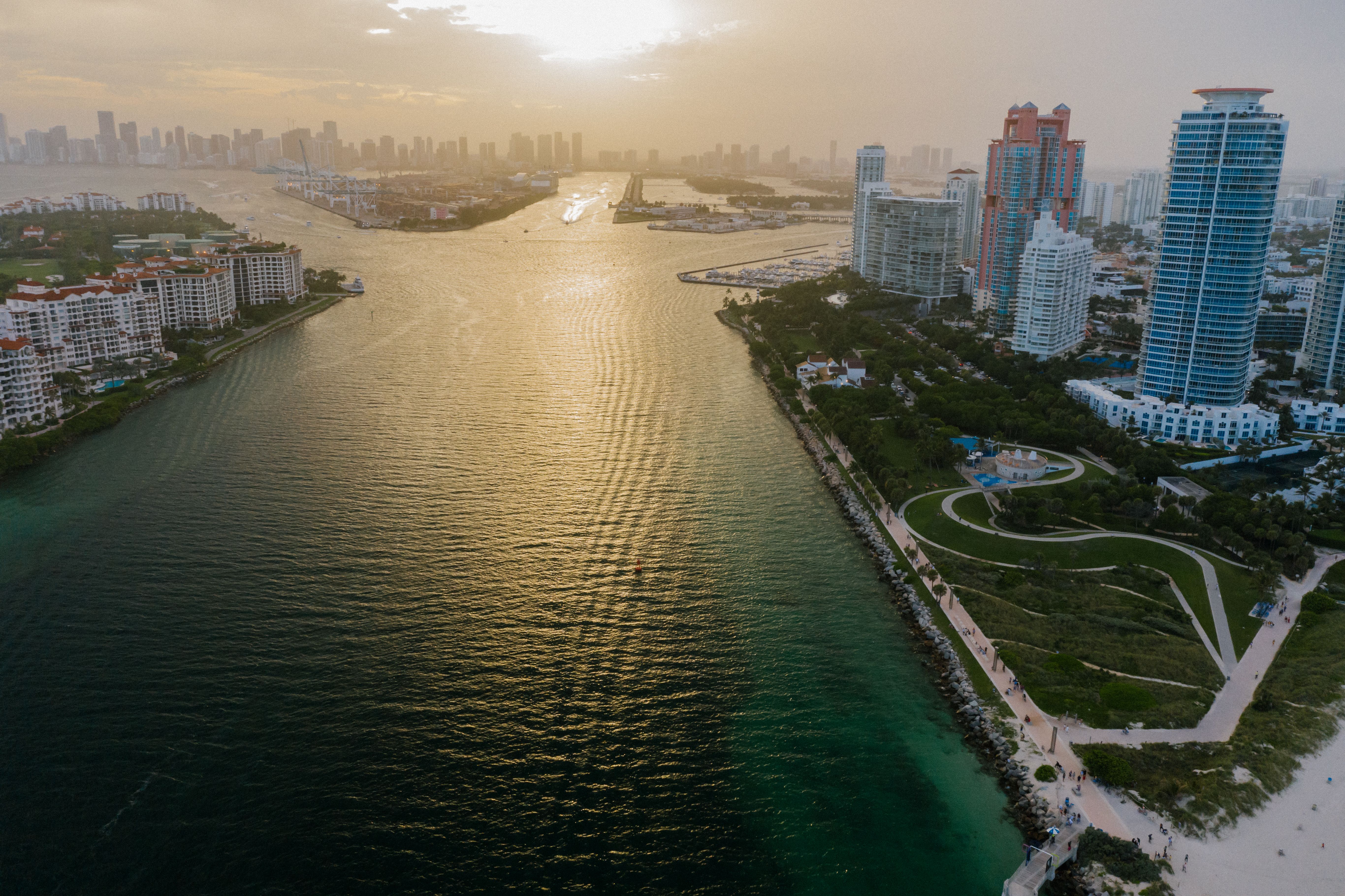 Miami, FL city skyline wallpaper, 5464x3640
